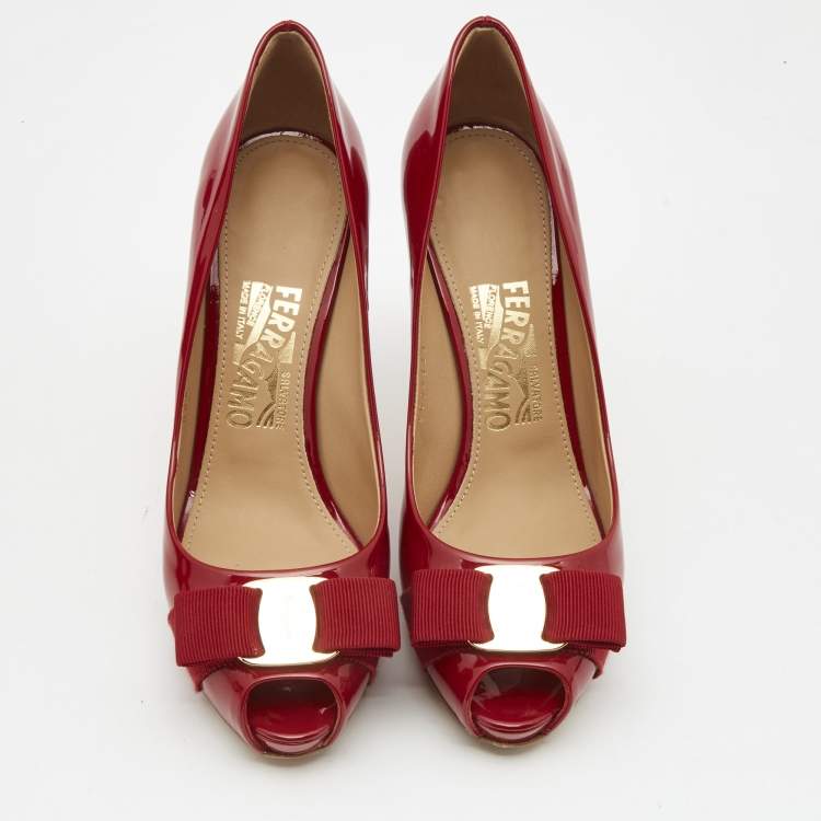 مملوكة مسبقًا Salvatore Ferragamo Red Patent Leather Vara Bow Peep Toe Platform Pumps Size 37