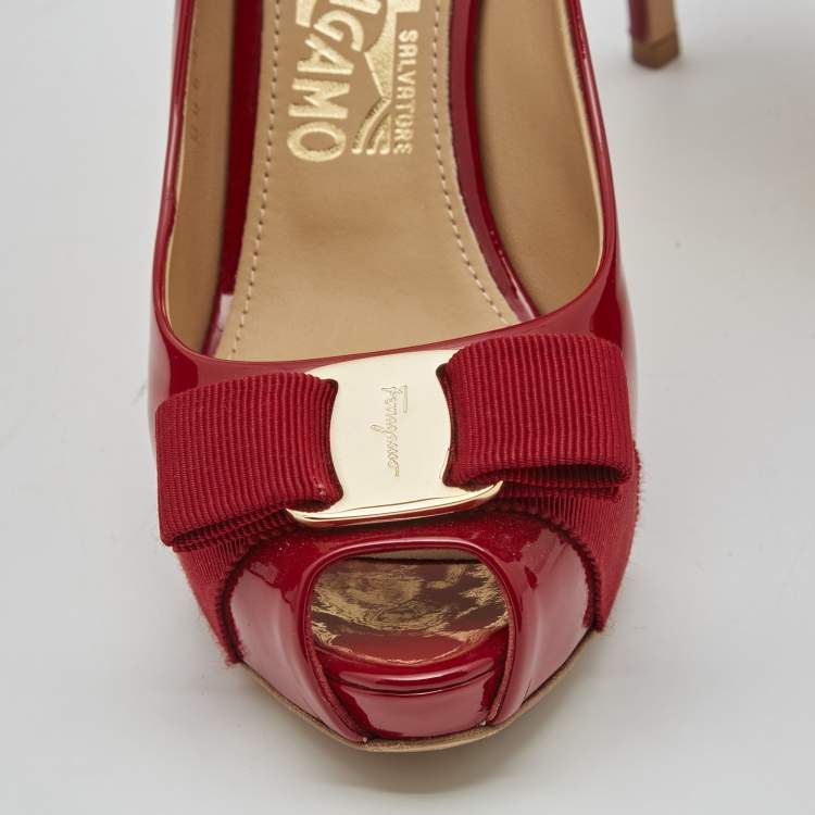 مملوكة مسبقًا Salvatore Ferragamo Red Patent Leather Vara Bow Peep Toe Platform Pumps Size 37