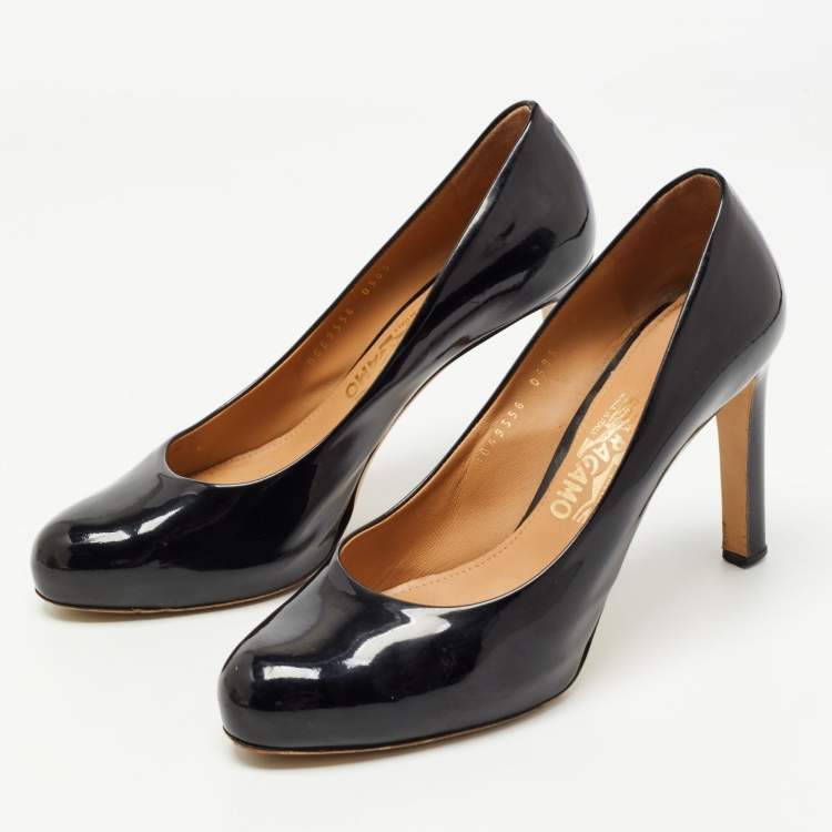 Salvatore Ferragamo Black Patent Leather Pumps Size 39 Salvatore