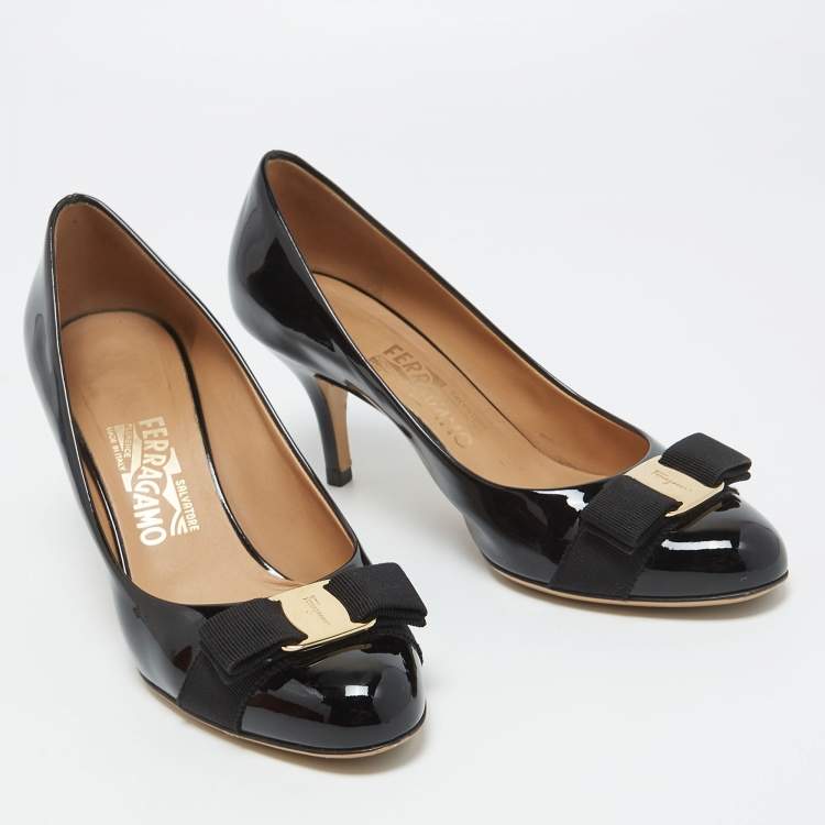Pre Owned Salvatore Ferragamo Black Patent Leather Vara Bow Pumps Size 38.5