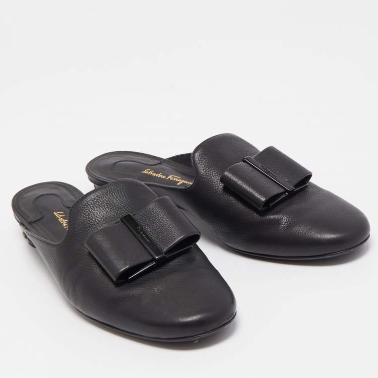 Pre Owned Salvatore Ferragamo Black Leather Vara Bow Mule Slides Size 36.5