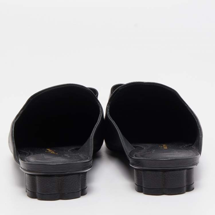 Pre Owned Salvatore Ferragamo Black Leather Vara Bow Mule Slides Size 36.5