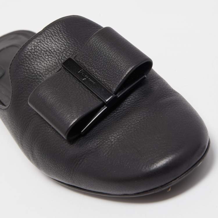 Pre Owned Salvatore Ferragamo Black Leather Vara Bow Mule Slides Size 36.5