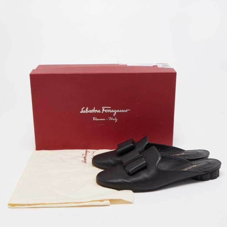 Pre Owned Salvatore Ferragamo Black Leather Vara Bow Mule Slides Size 36.5