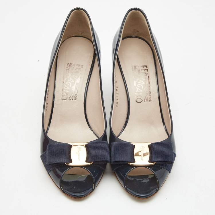 Pre Owned Salvatore Ferragamo Navy Blue Patent Leather Vara Bow Pumps Size 37