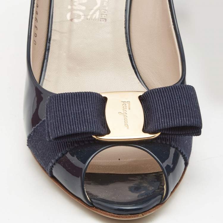 Pre Owned Salvatore Ferragamo Navy Blue Patent Leather Vara Bow Pumps Size 37