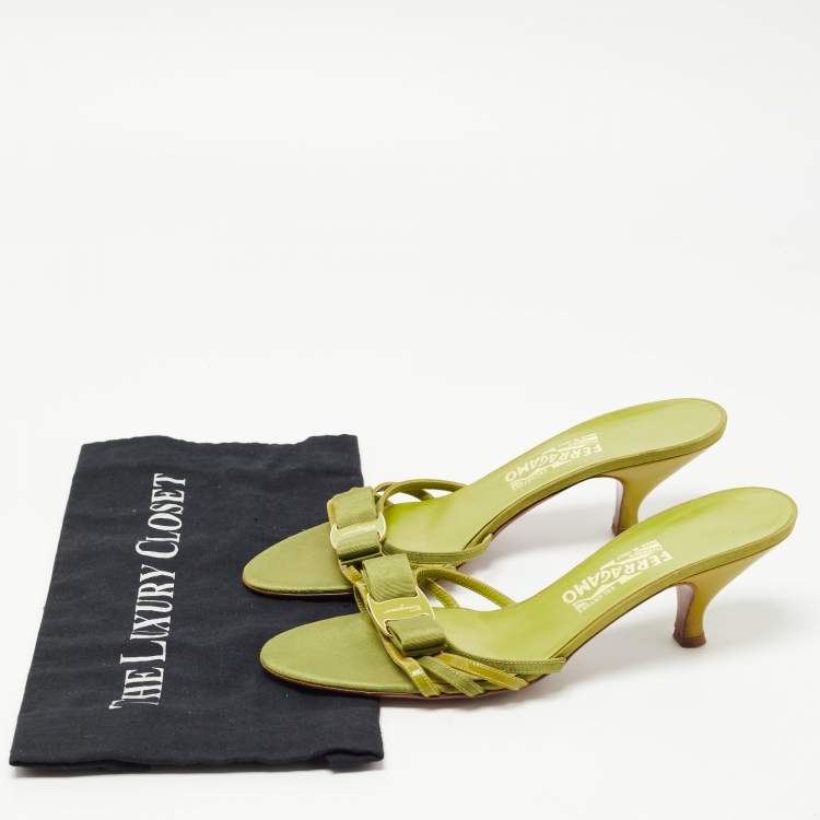 Pre Owned Salvatore Ferragamo Green Patent Leather and Canvas Vara Bow Strappy Slide Sandals Size 40.5