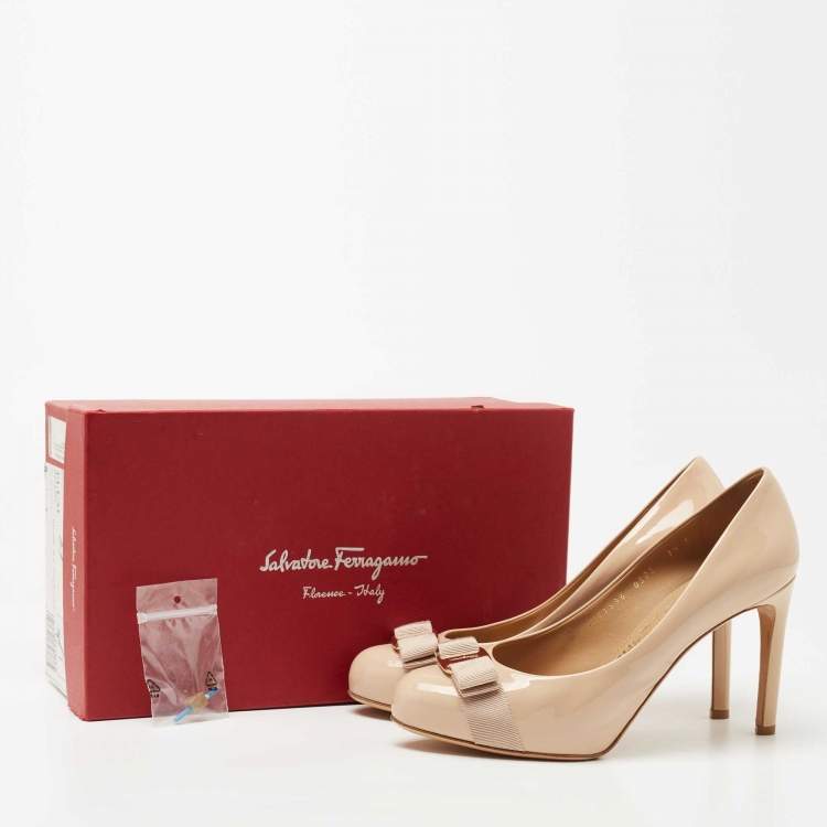 Pre Owned Salvatore Ferragamo Beige Patent Leather Vara Bow Platform Pumps Size 38