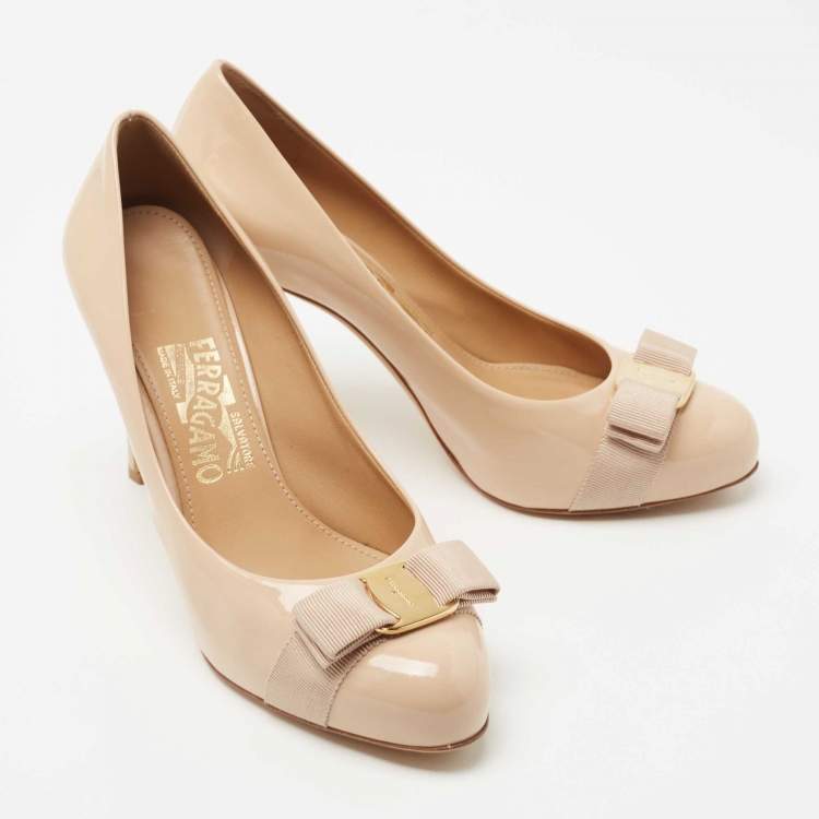 Pre Owned Salvatore Ferragamo Beige Patent Leather Vara Bow Platform Pumps Size 38