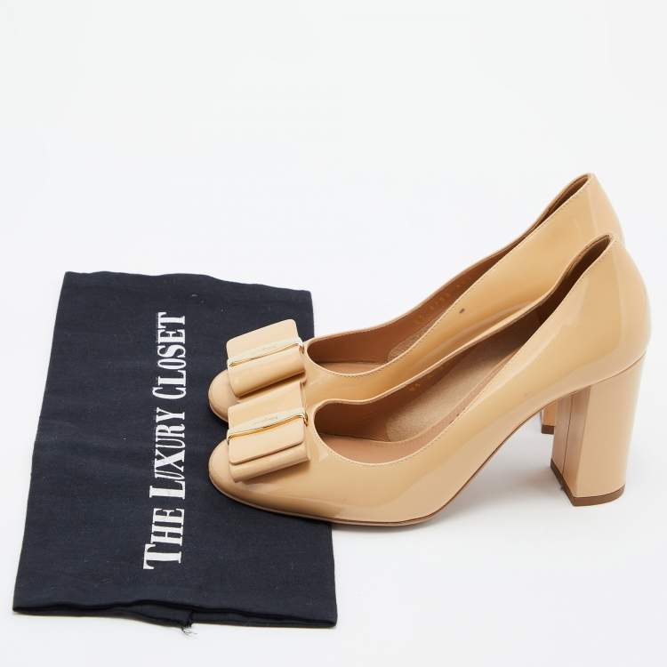Pre Owned Salvatore Ferragamo Beige Patent Leather Carla Vara Bow Block Heel Pumps Size 37.5