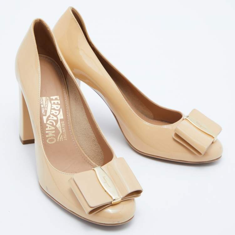 Pre Owned Salvatore Ferragamo Beige Patent Leather Carla Vara Bow Block Heel Pumps Size 37.5