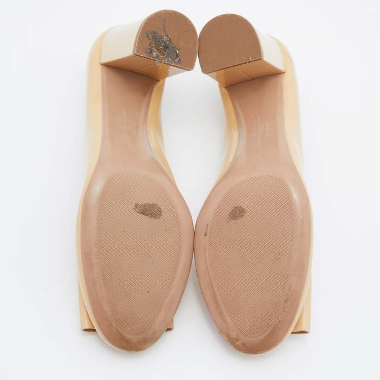 Pre Owned Salvatore Ferragamo Beige Patent Leather Carla Vara Bow Block Heel Pumps Size 37.5
