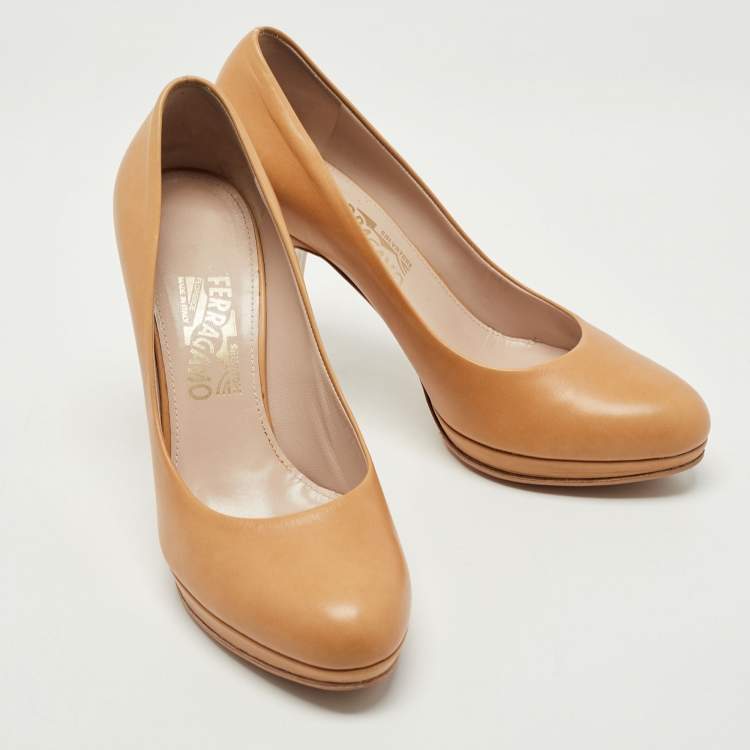 Pre Owned Salvatore Ferragamo Beige Leather Round Toe Platform Pumps Size 39