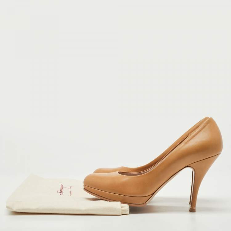 Pre Owned Salvatore Ferragamo Beige Leather Round Toe Platform Pumps Size 39