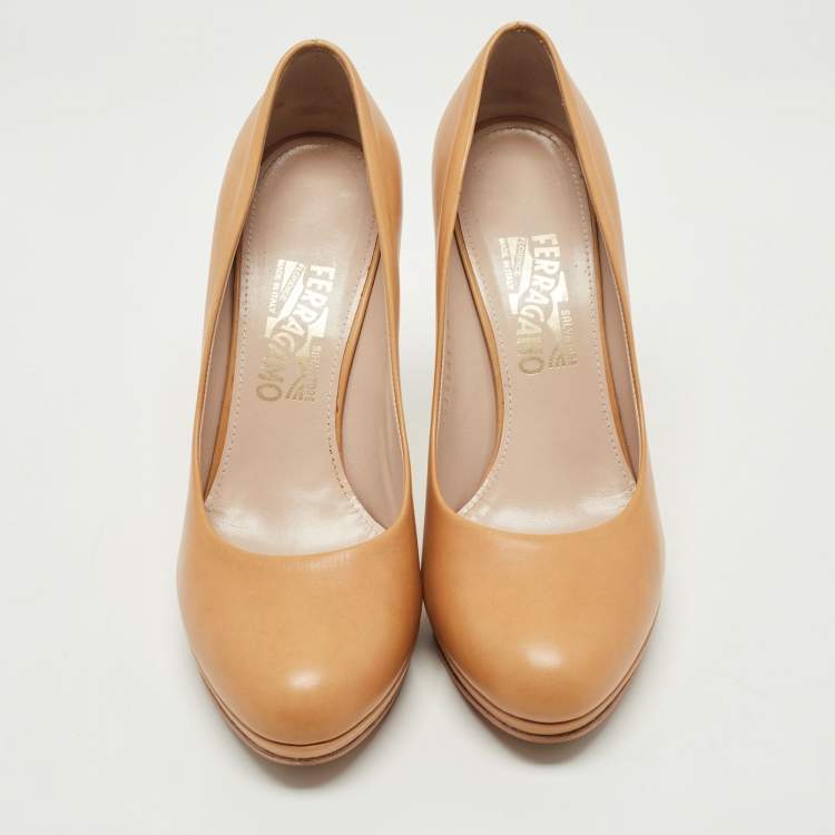 Pre Owned Salvatore Ferragamo Beige Leather Round Toe Platform Pumps Size 39