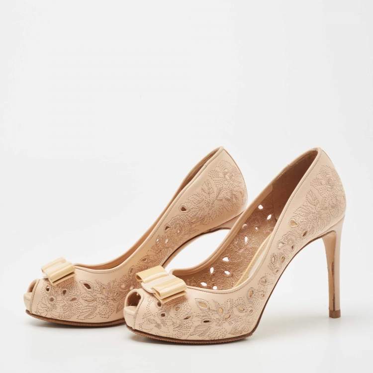 Pre Owned Salvatore Ferragamo Beige Floral Embroidered Leather Plum Vara Bow Peep Toe Pumps Size 37