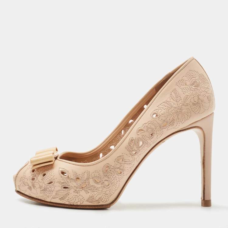 Pre Owned Salvatore Ferragamo Beige Floral Embroidered Leather Plum Vara Bow Peep Toe Pumps Size 37