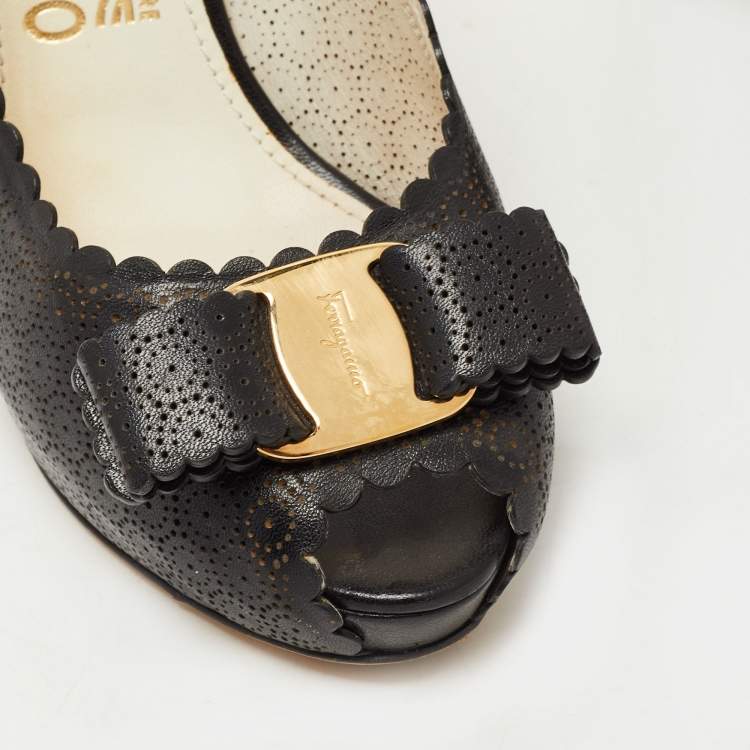 مملوكة مسبقًا Salvatore Ferragamo Black Leather Vara Bow Slingback Pumps Size 36.5