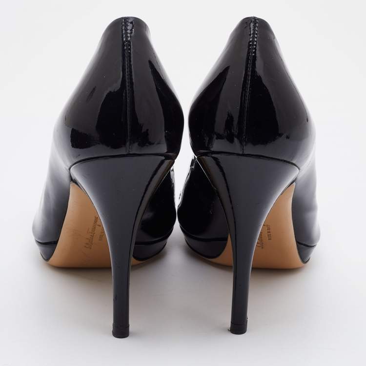 مملوكة مسبقًا Salvatore Ferragamo Black Patent Leather Vara Bow  Pumps Size 41.5