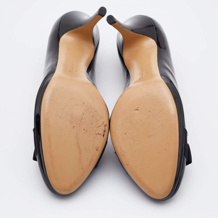 مملوكة مسبقًا Salvatore Ferragamo Black Patent Leather Vara Bow  Pumps Size 41.5