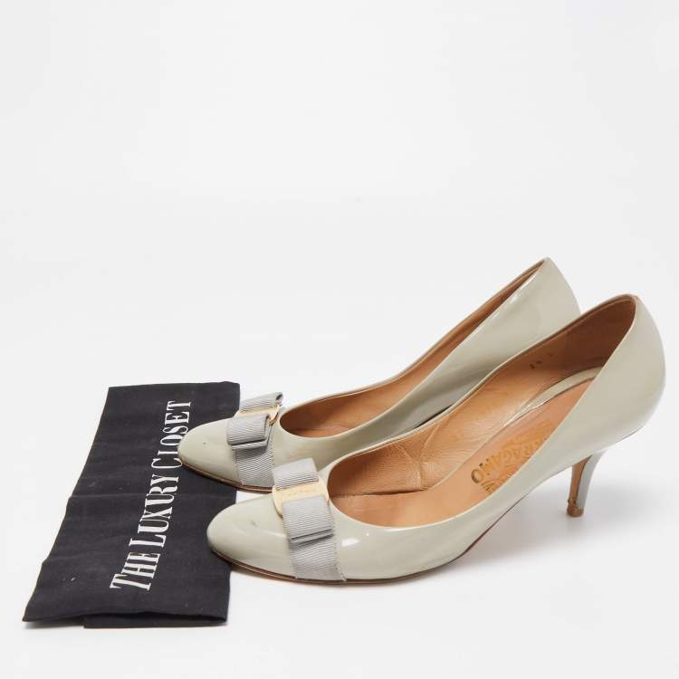 Pre Owned Salvatore Ferragamo Grey Patent Leather Vara Bow Pumps Size 39