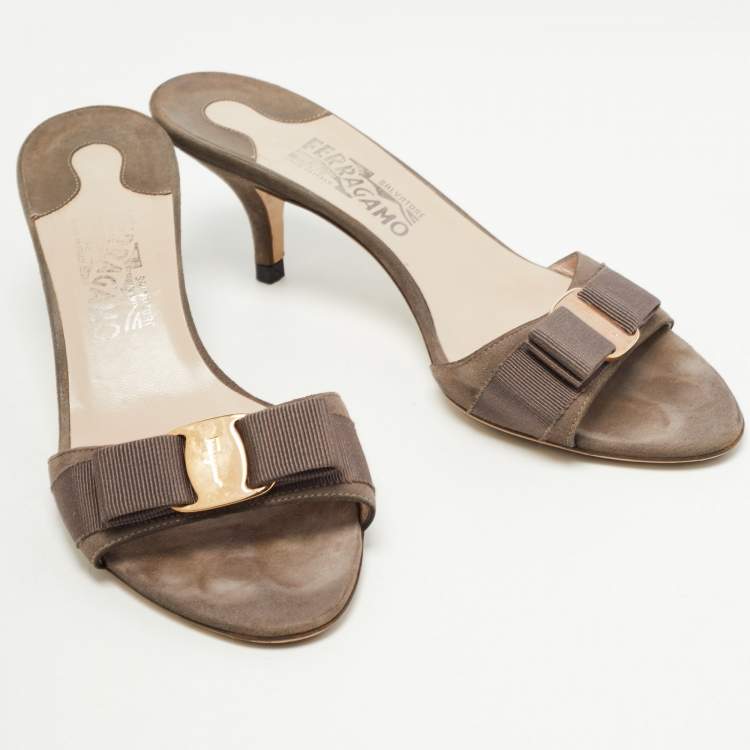 Pre Owned Salvatore Ferragamo Grey Suede Vara Bow Slide Sandals Size 39