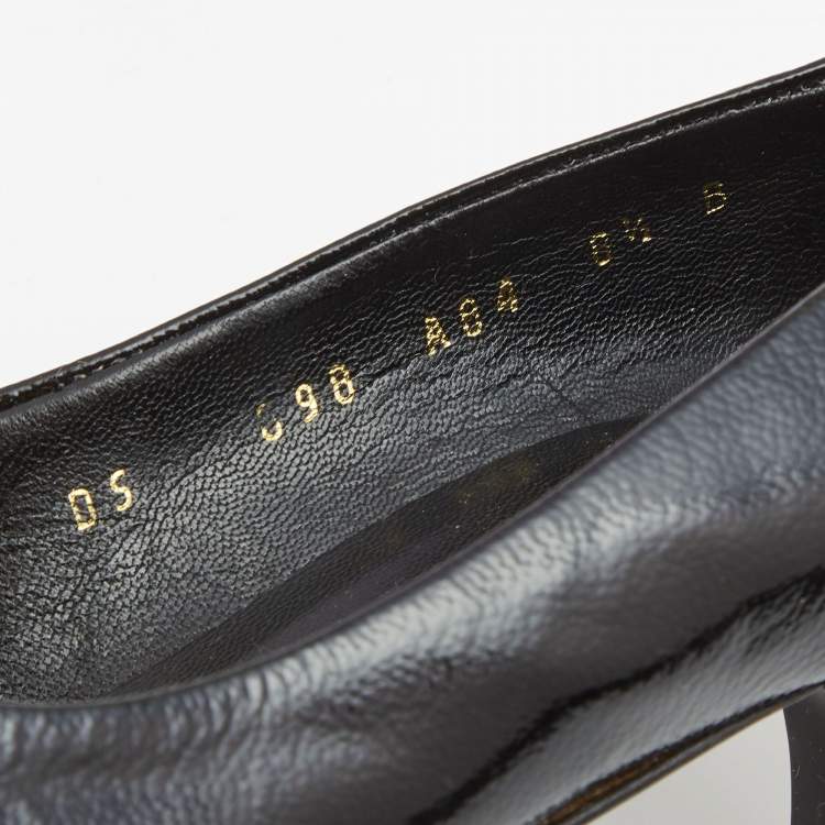 مملوكة مسبقًا Salvatore Ferragamo Black Patent Leather Vara Bow Pumps Size 39