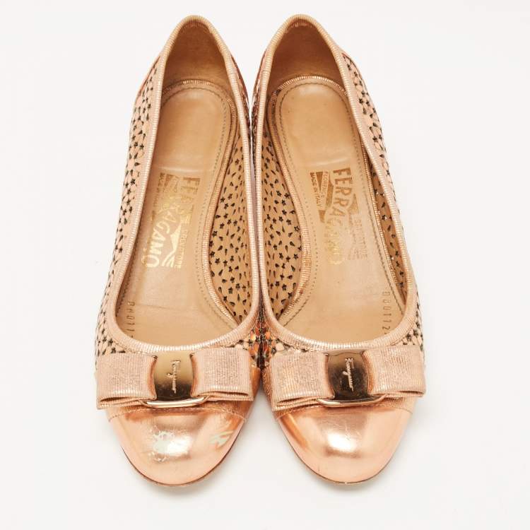 Pre Owned Salvatore Ferragamo Metallic Leather Laser Cut Vara Bow Pumps Size 36.5