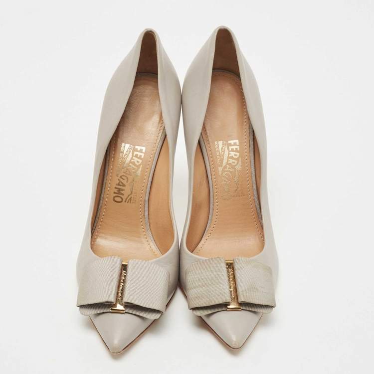 Pre Owned Salvatore Ferragamo Grey Leather Mimi Bow Pumps Size 37.5