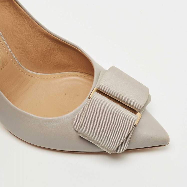Pre Owned Salvatore Ferragamo Grey Leather Mimi Bow Pumps Size 37.5