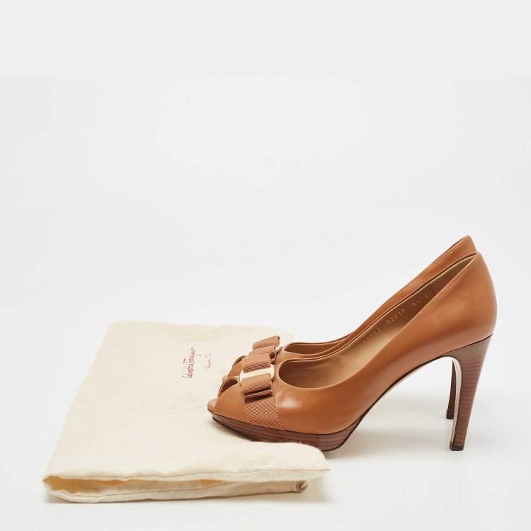 Pre Owned Salvatore Ferragamo Brown Leather Vara Bow Peep Toe Platform Pumps Size 39