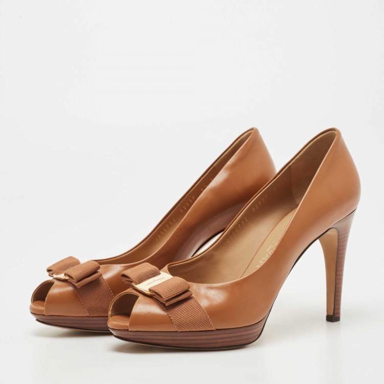 Pre Owned Salvatore Ferragamo Brown Leather Vara Bow Peep Toe Platform Pumps Size 39