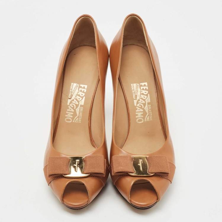 Pre Owned Salvatore Ferragamo Brown Leather Vara Bow Peep Toe Platform Pumps Size 39