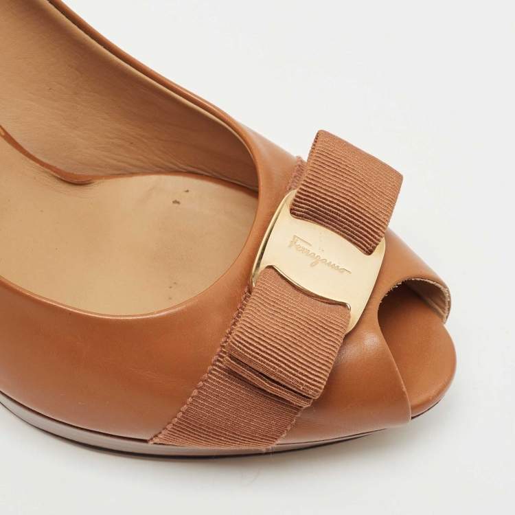 Pre Owned Salvatore Ferragamo Brown Leather Vara Bow Peep Toe Platform Pumps Size 39