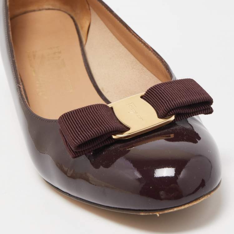 Pre Owned Salvatore Ferragamo Dark Brown Patent Leather Vara Bow Block Heel Pumps Size 38.5