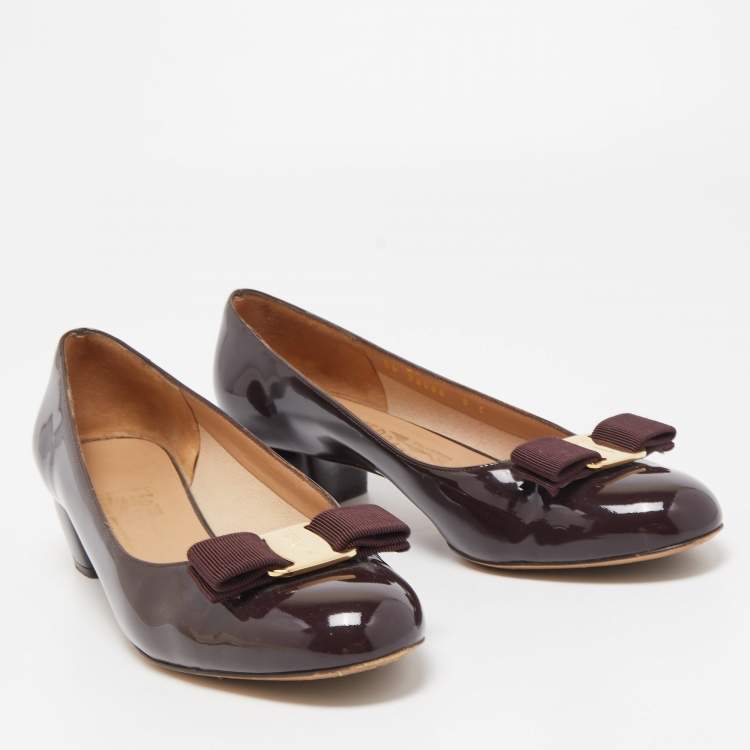 Pre Owned Salvatore Ferragamo Dark Brown Patent Leather Vara Bow Block Heel Pumps Size 38.5