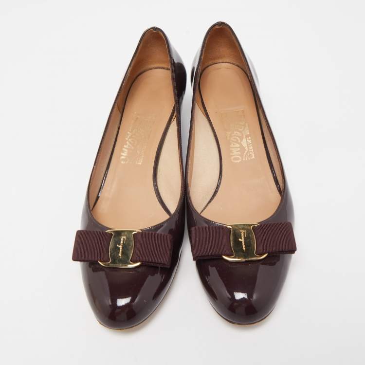 Pre Owned Salvatore Ferragamo Dark Brown Patent Leather Vara Bow Block Heel Pumps Size 38.5