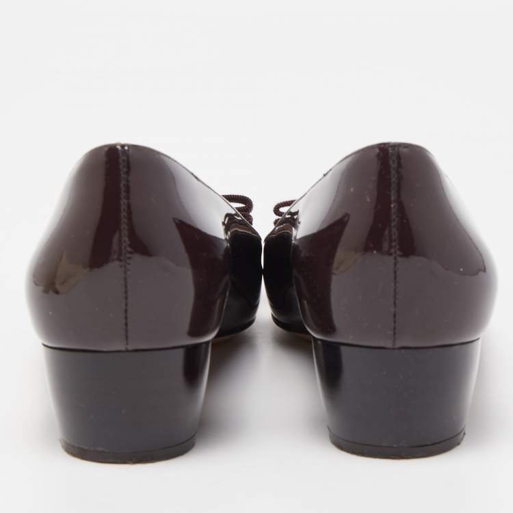 Pre Owned Salvatore Ferragamo Dark Brown Patent Leather Vara Bow Block Heel Pumps Size 38.5