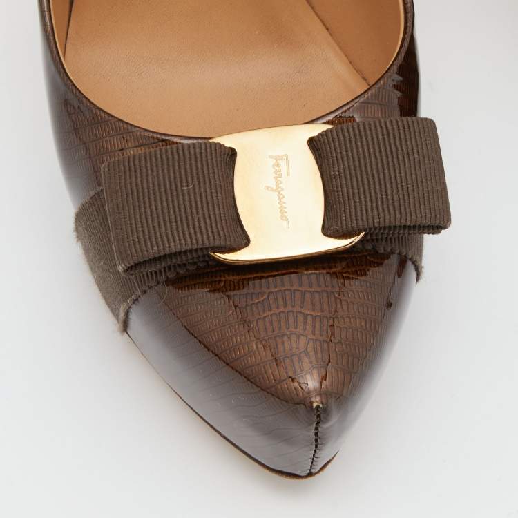 Pre Owned Salvatore Ferragamo Brown Patent Leather Vara Bow Pumps Size 38