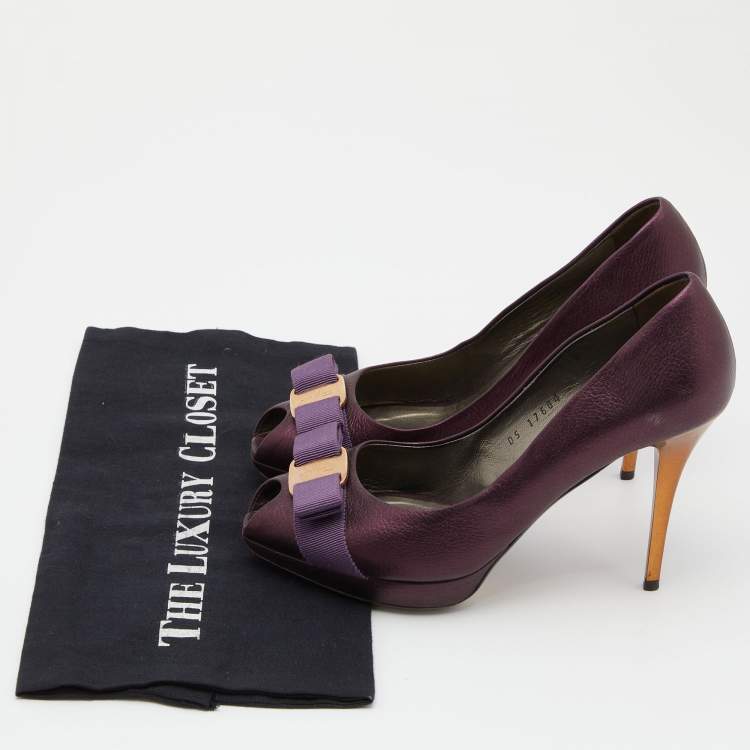 Pre Owned Salvatore Ferragamo Metallic Purple Leather Vara Bow Peep Toe Platform Pumps Size 37.5
