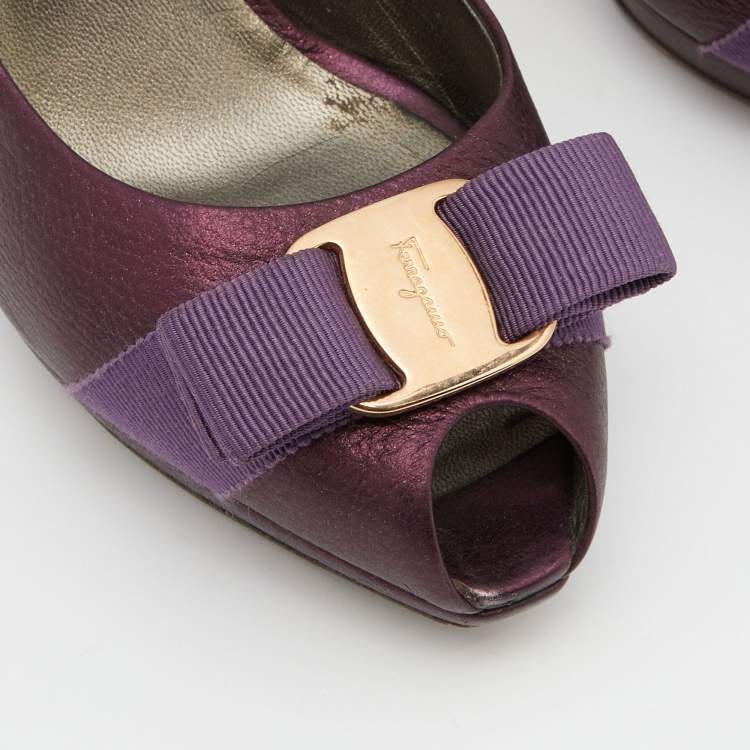 Pre Owned Salvatore Ferragamo Metallic Purple Leather Vara Bow Peep Toe Platform Pumps Size 37.5
