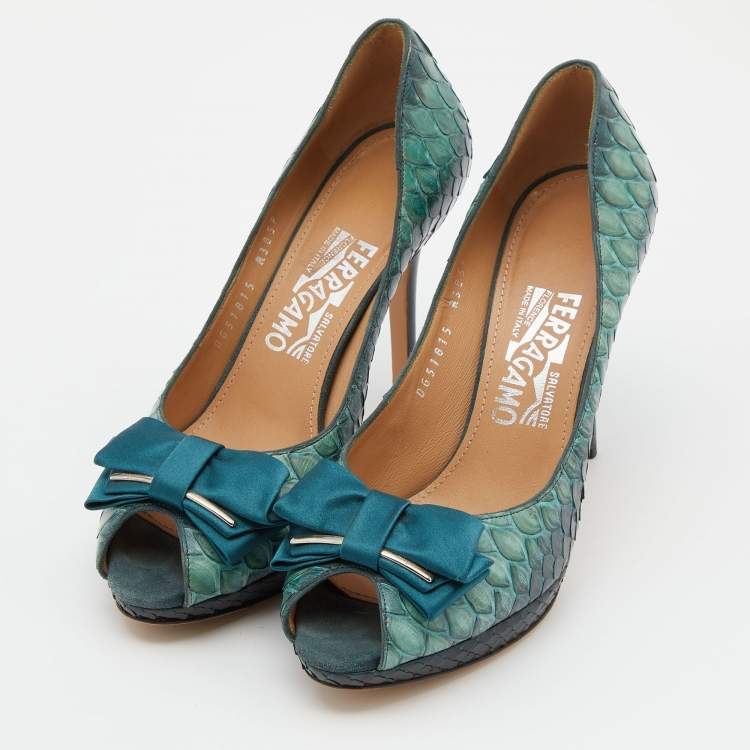 Pre Owned Salvatore Ferragamo Green Python Bow Peep Toe Pumps Size 37.5