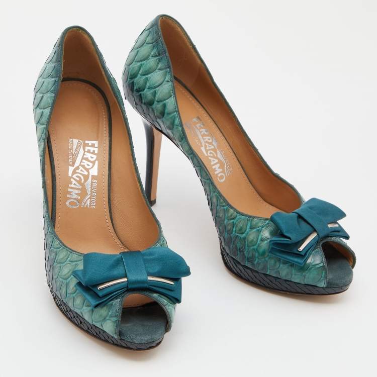 Pre Owned Salvatore Ferragamo Green Python Bow Peep Toe Pumps Size 37.5