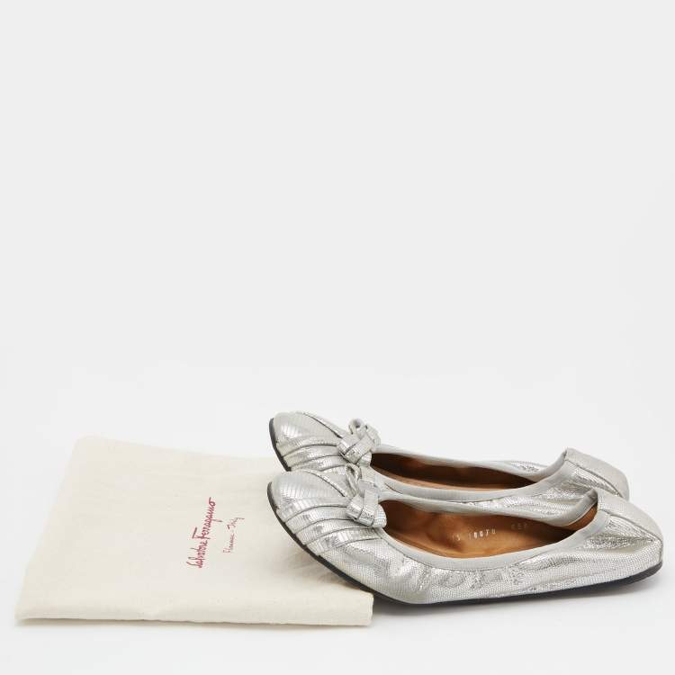 Pre Owned Salvatore Ferragamo Silver Suede Ballet Flats Size 38