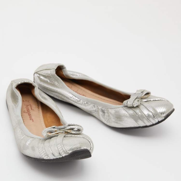 Pre Owned Salvatore Ferragamo Silver Suede Ballet Flats Size 38