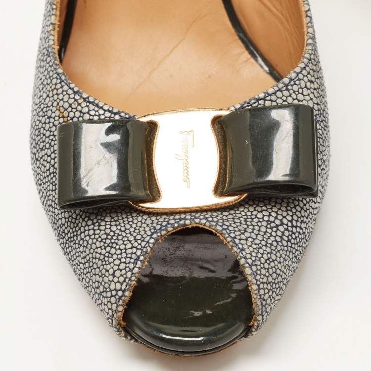 Pre Owned Salvatore Ferragamo Grey/Black Textured Leather Vara Bow Slingback Sandals Size 39.5
