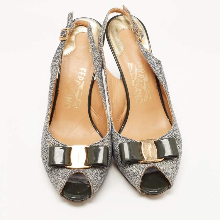 Pre Owned Salvatore Ferragamo Grey/Black Textured Leather Vara Bow Slingback Sandals Size 39.5