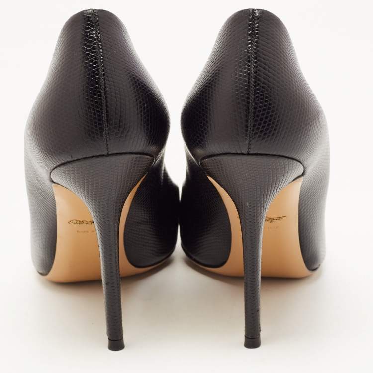 Pre Owned Salvatore Ferragamo Black Textured Leather Chainlink Cap Toe Pumps Size 39