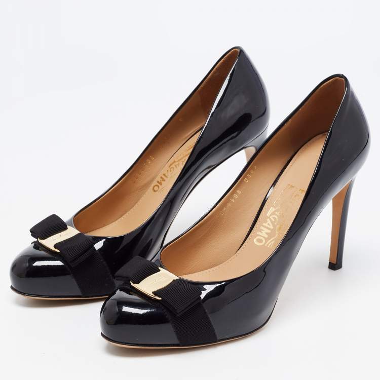 Pre Owned Salvatore Ferragamo Black Patent Leather Vara Bow Pumps Size 39