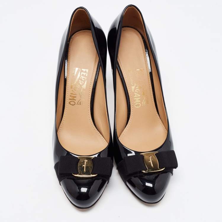 Pre Owned Salvatore Ferragamo Black Patent Leather Vara Bow Pumps Size 39